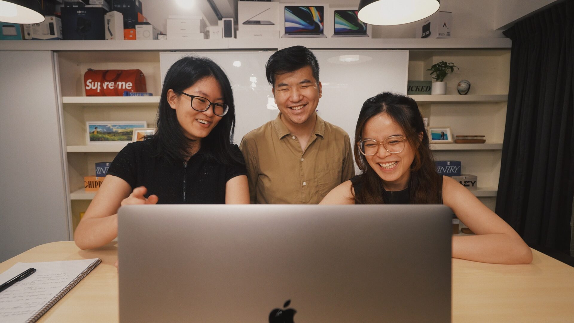 barney-yau-vQONAYzekTs-unsplash businessmen-meeting-with-table-full-documents-with-statistics